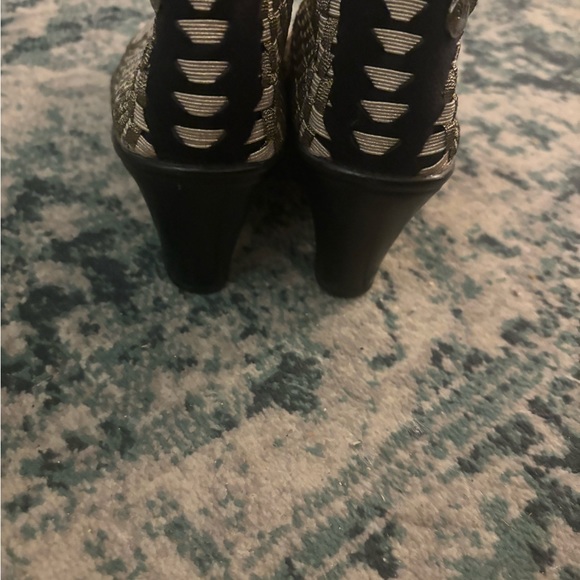 BM BERNIE MEV. Women's Chesca Basket Weave Closed Toe Pumps size 39 /8.5 - Picture 3 of 6